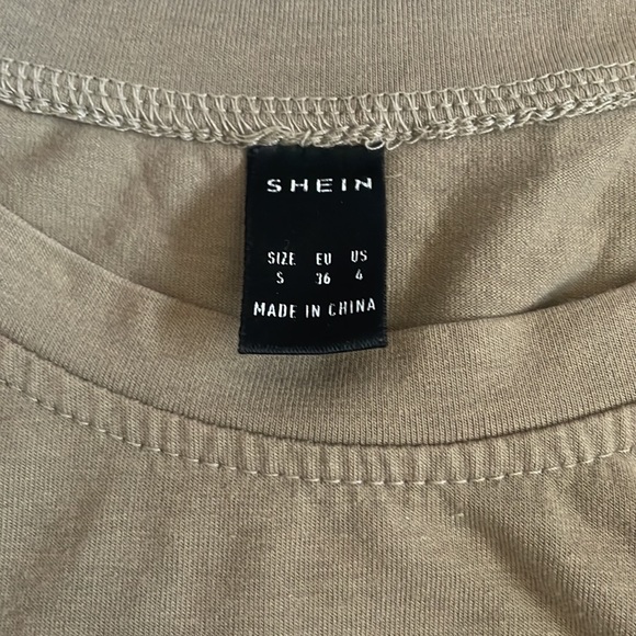 Women’s S olive green mushroom graphic tee - Picture 4 of 4